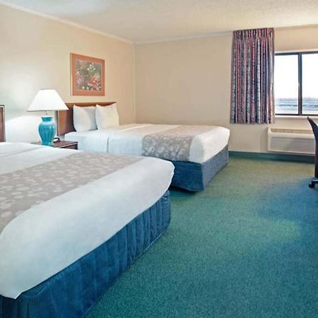 La Quinta Inn By Wyndham Indianapolis East-Post Drive Экстерьер фото