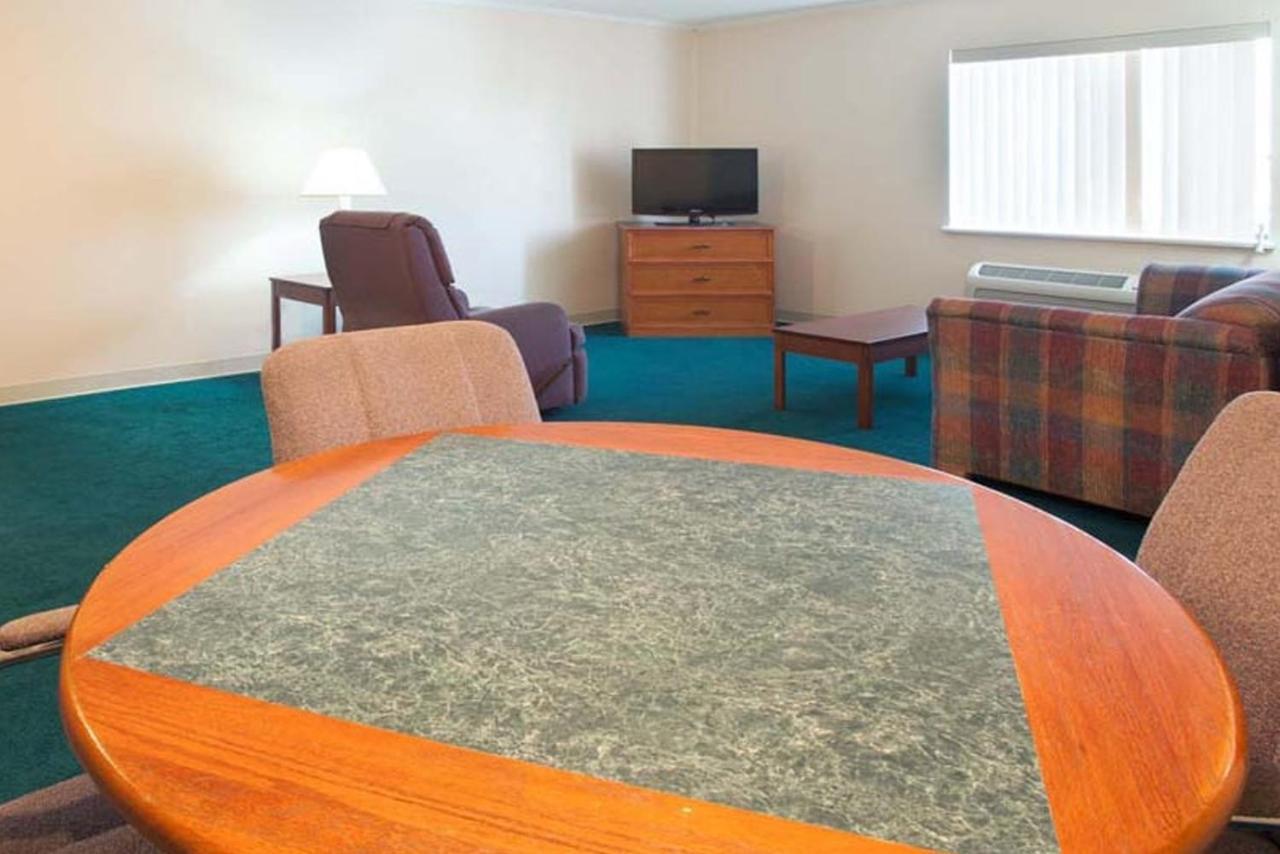 La Quinta Inn By Wyndham Indianapolis East-Post Drive Экстерьер фото