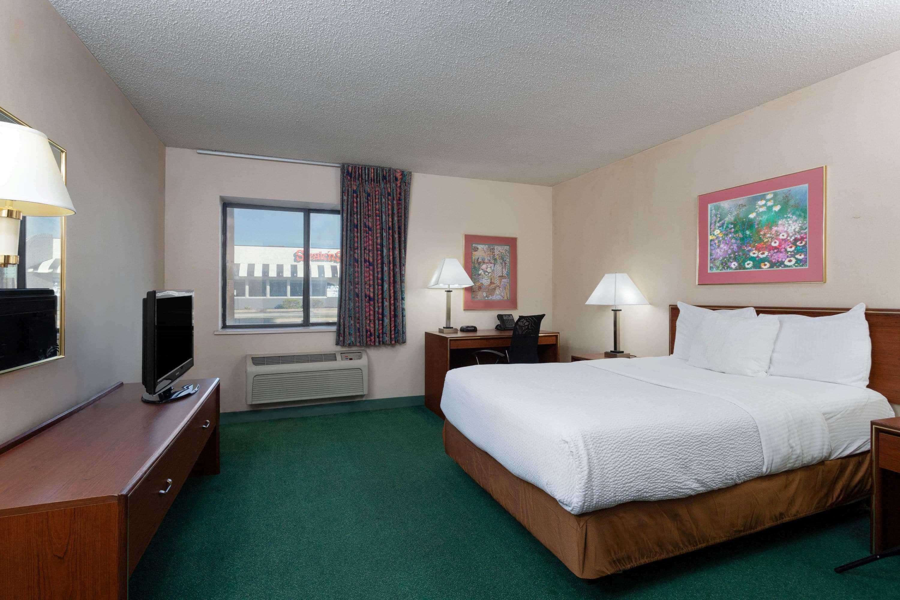 La Quinta Inn By Wyndham Indianapolis East-Post Drive Экстерьер фото