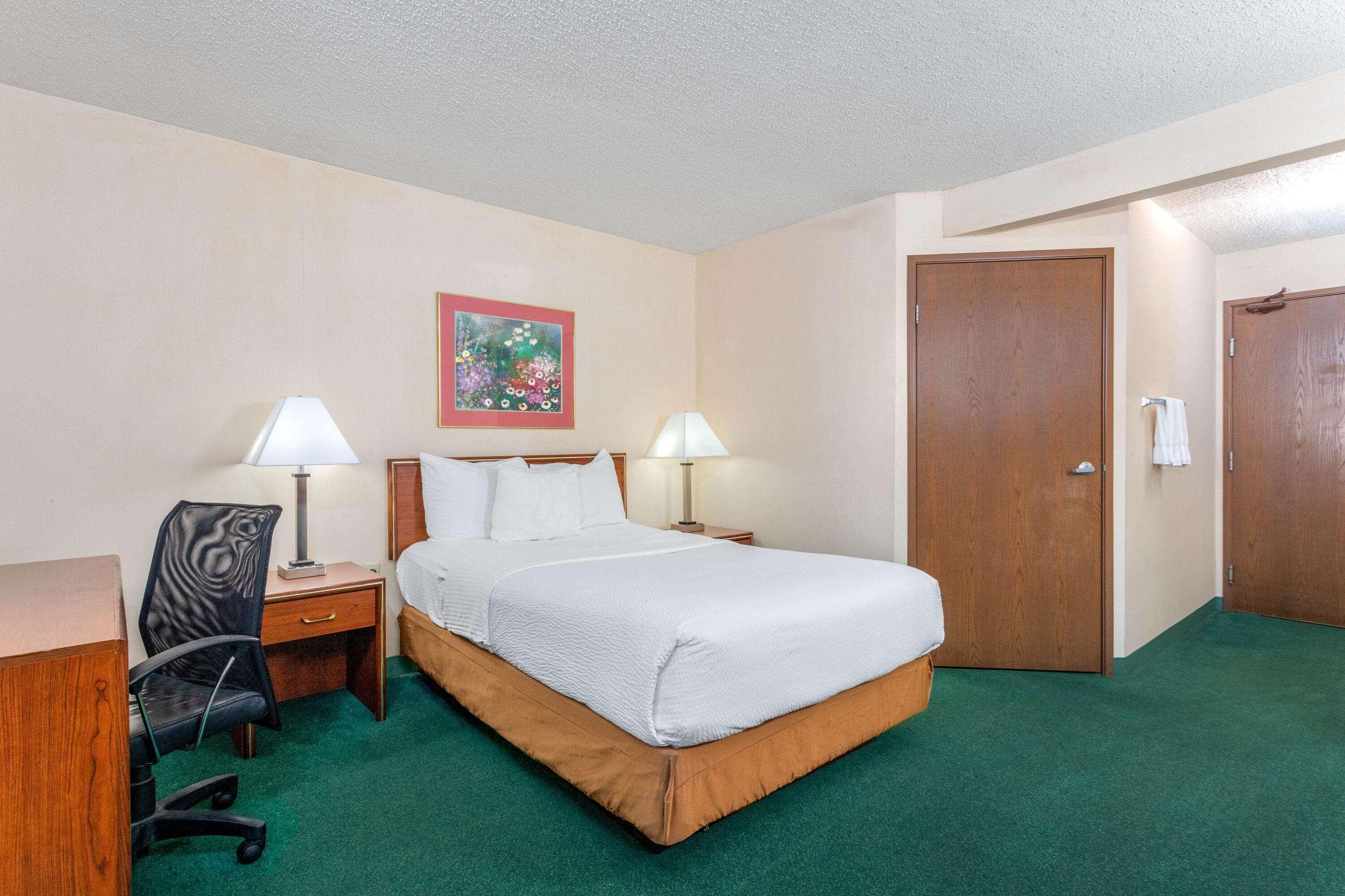 La Quinta Inn By Wyndham Indianapolis East-Post Drive Экстерьер фото