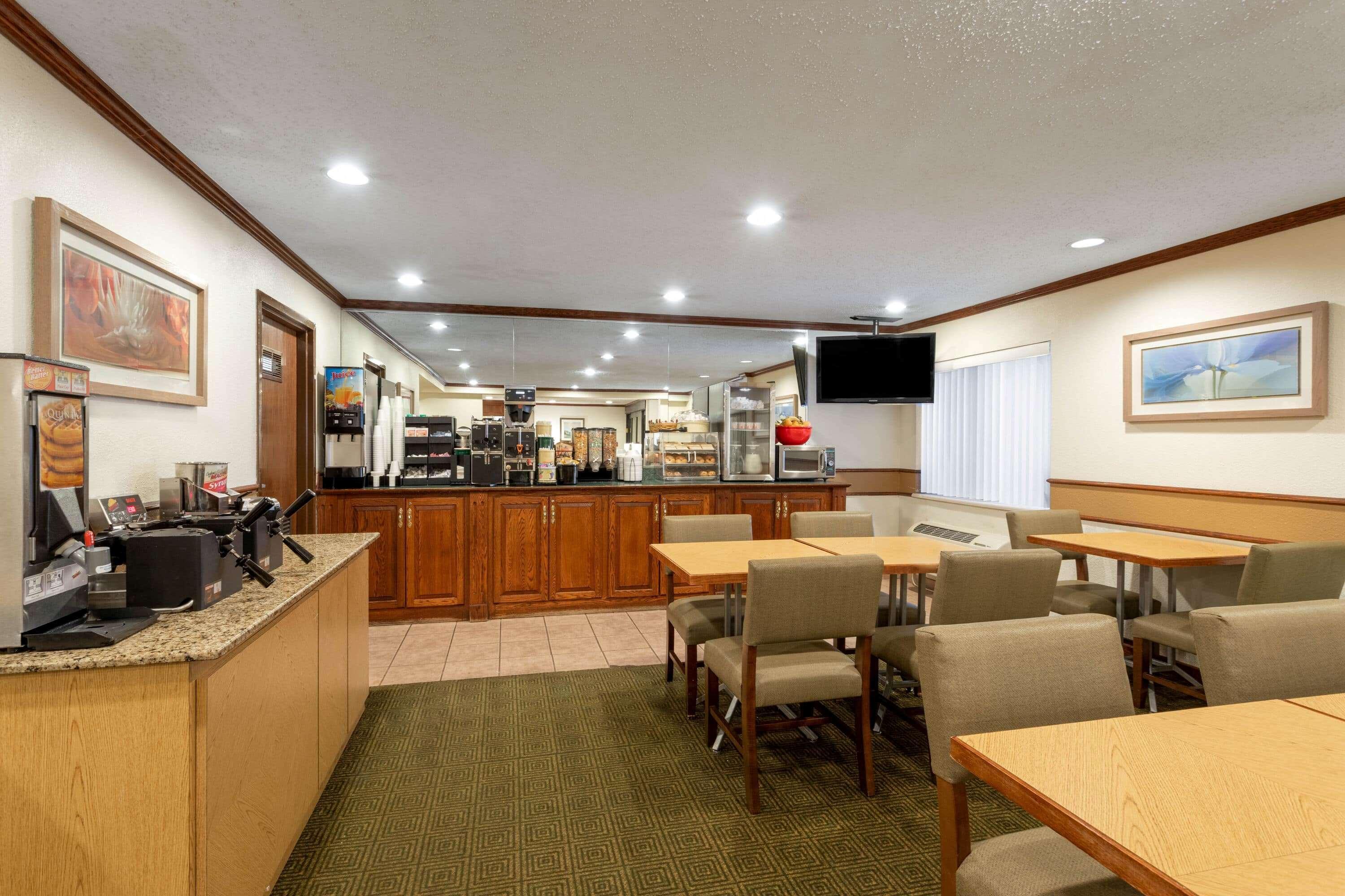 La Quinta Inn By Wyndham Indianapolis East-Post Drive Экстерьер фото