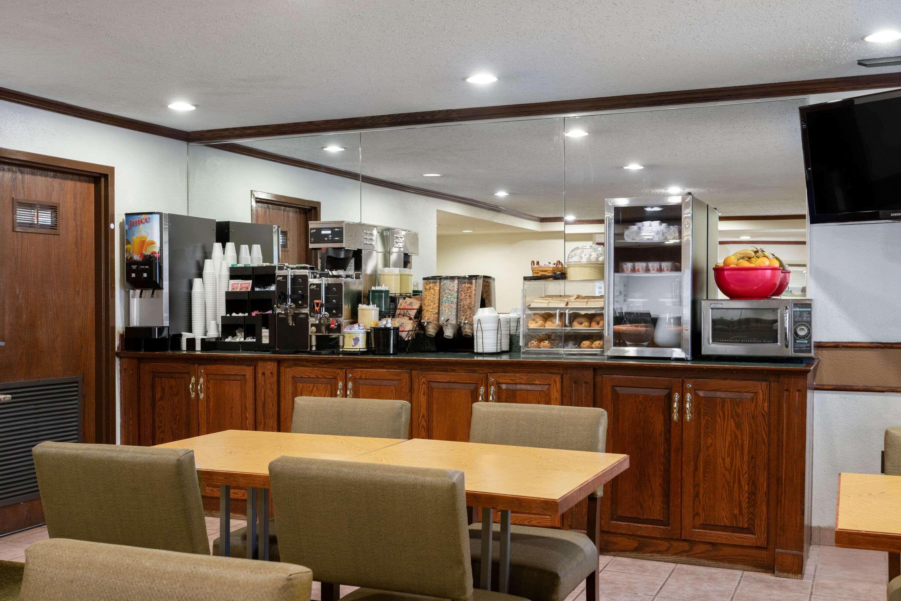 La Quinta Inn By Wyndham Indianapolis East-Post Drive Экстерьер фото